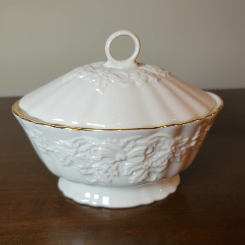 Lenox Holly Sugar Bowl & Lid Gold Trim Holiday Hostess